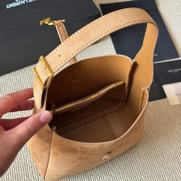 Classic YVES Bag: A Stylish and Versatile Choice for Elegance - Picture 7 of 10